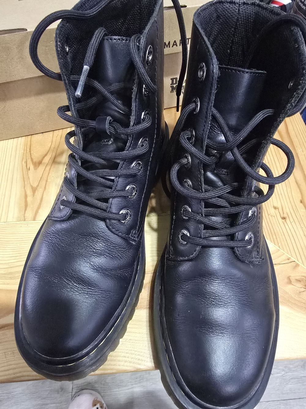Dr. Martens LUANA SIZE 7 Black Leather Lace-Up Combat Boots